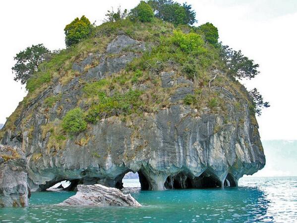 ca_austral's tweet photo. "@TaniaVivanco: Una maravilla la Catedral de Mármol ubicada en lago Gral. Carrera http://t.co/NdAGOwnpbn vía @PedroLeivasilva @GeoChilena"