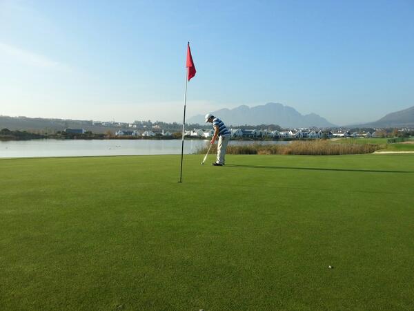 @Tiaan_Meyer88 wie swot as jy kan golf speel #deZalze