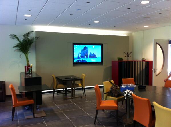 MariovanOch's tweet photo. Schitterend ingebouwd #Prowise #multitouchscreen op #PetrusDonders praktijkschool in Roermond. Knap werk! http://t.co/BDZ4VJwNkc