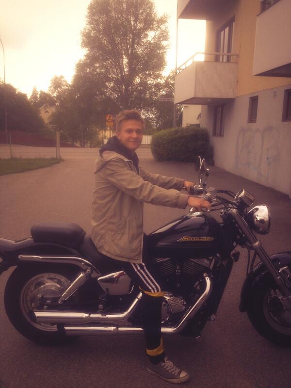DiddeSvensson's tweet photo. Kanske den nöjdaste killen? http://t.co/AIewu08uZo