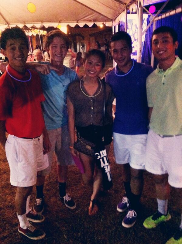 _GEMilao's tweet image. Sean: "lets all take a picture since you sort of had a thing with all of us" 😒😒😒 #middleschool #doesntcount