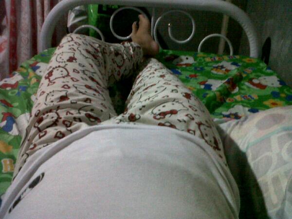 jeaninetiglao's tweet image. Hellokitty day. Haha #bedkitty #pandyamakitty sarap matulog neto tas unan mupa si HK. Haha sorry adik lang kay kitty.