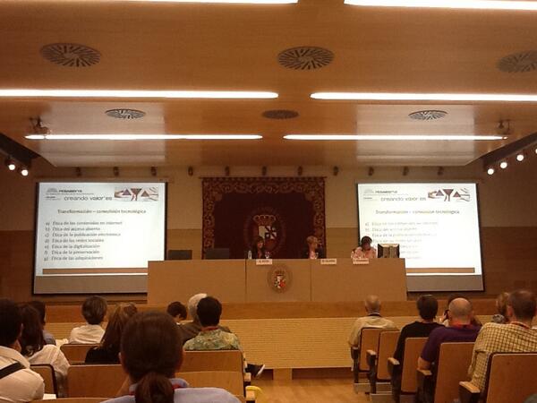 AlberAlbarracin's tweet image. #fesabid13 #fs09. Paz Fernández: la ética profesional fomenta debate acerca de lo que hacemos y a dónde vamos.