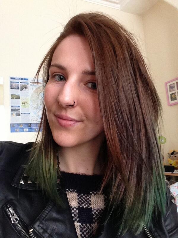 Ink_revolt's tweet photo. “@hanjoyce123: #newhair#green http://t.co/7ErfwuNu8Z” hot