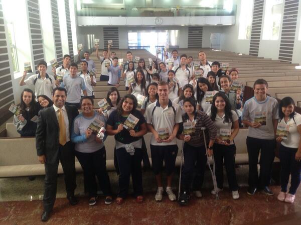 Reunião com alunos Adventistas do ceat convidando para evangelizarem com publicações nessas férias.