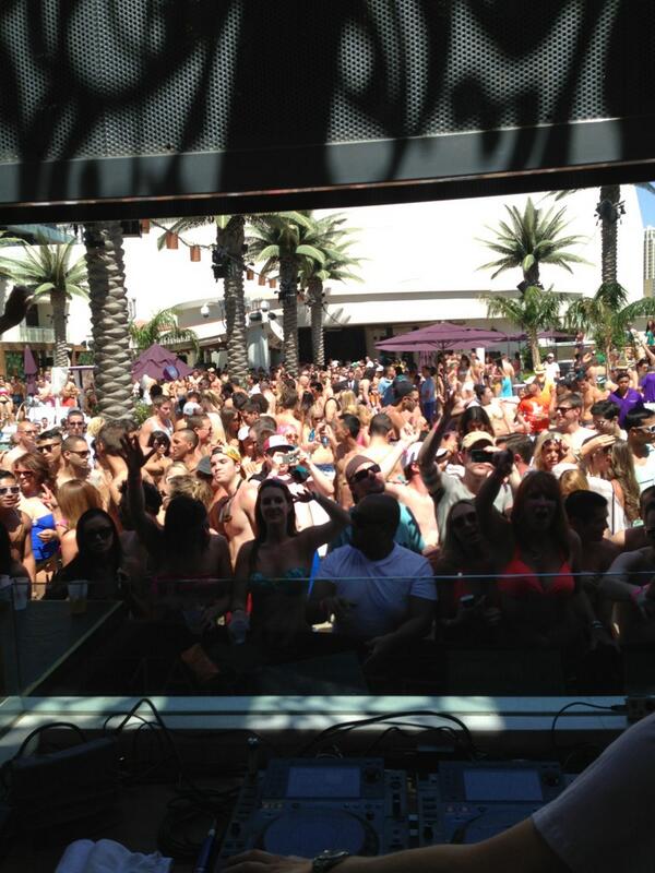 OfficialDanco's tweet image. My office for the day! :)) @MarqueeLV @larsonlegris @akahn3 @mio_sbe @Meg_Armen @SolShafer