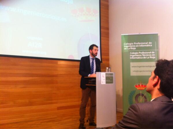 fjridruejo's tweet photo. Con @jlpancorbo Presidente de @AERTIC felicitando a los nuevos colegios de ing. Informática #ingenierosrioja @ai2r http://t.co/nAYceUmQxE