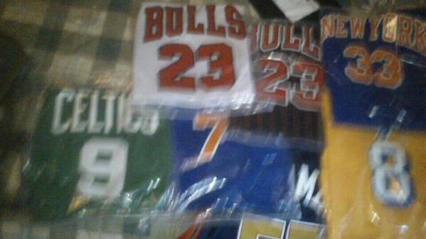Rashim665's tweet photo. @CamisetasNBAesp Ya llegó la primera parte, ahora a esperar, muy buena calidad http://t.co/lHpHVP7Bb6