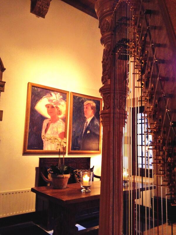 Harpen in Kasteel de #Wittenburg. Mijn uitzicht is goed! :)