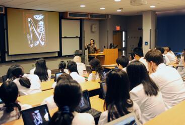 ArtandMed's tweet photo. At Yale Medical School speaking to 1st Year students http://t.co/me5FVXea5L