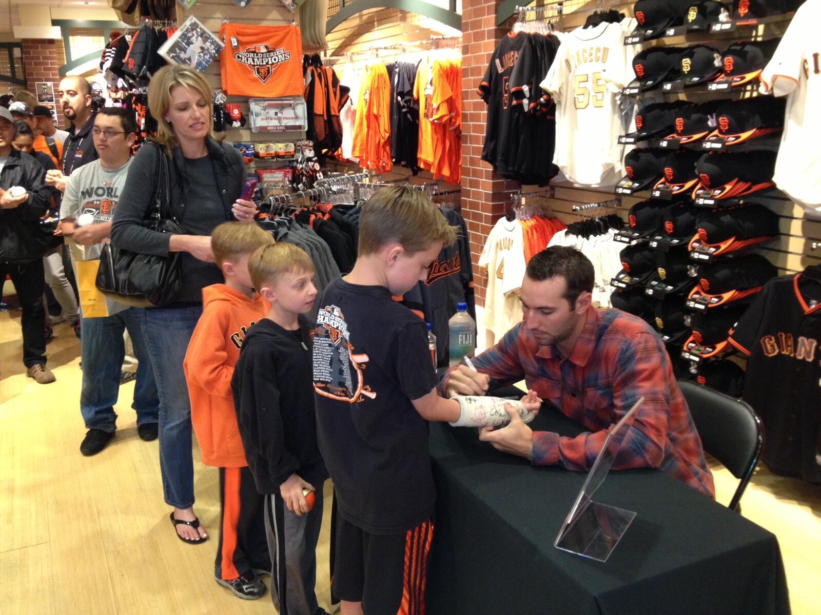 SFGiants on X: He's here! @Noonan_21 meeting #SFGiants fans at the Giants  Dugout Store, Stonestown  / X