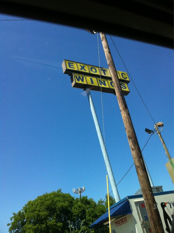 jordaneballard's tweet photo. "Good thing Waffle House and exotic wings have the same number of letters." http://t.co/9TAOhV7pFQ