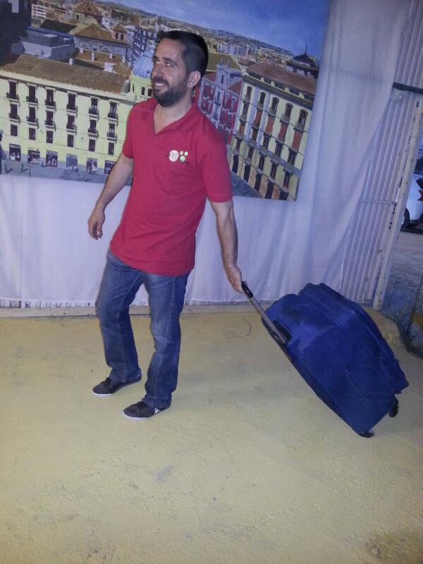 El presidente de la caseta solo va a la feria un dia...sube hoy y baja el domingo 2 de junio. Viene equipado!