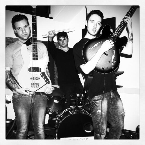 death_surf's tweet photo. Tomorrow we play at the good mixer in Camden on 8.45pm 
Free free! http://t.co/gpyN99SZWK