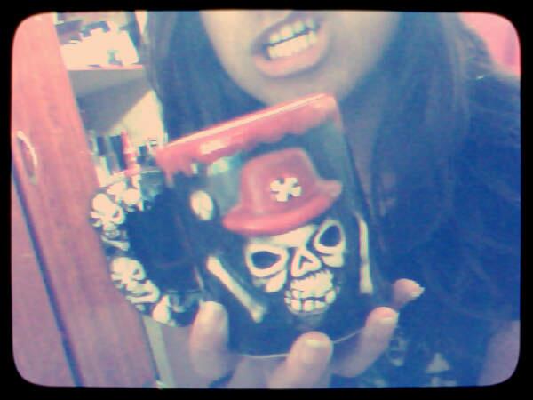 BellaMaesta's tweet photo. Caneca nova *--* #webcamtoy http://t.co/QQMittsyWs