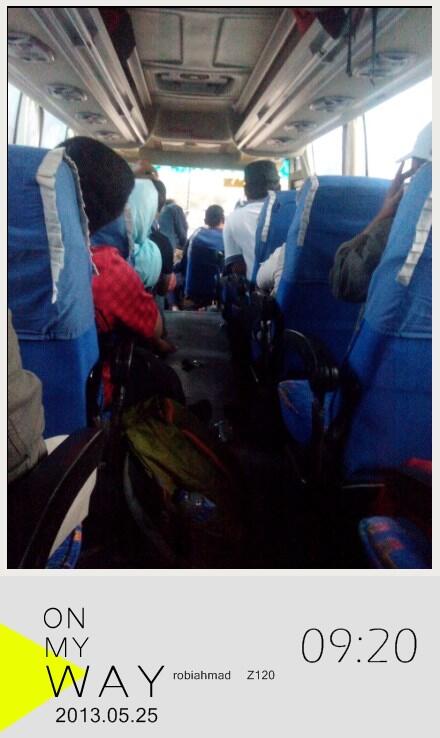 robiahmad's tweet photo. lagi dibus #share from Camera360# http://t.co/brZh8xOQlM