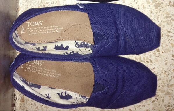 ventasgpgye's tweet photo. Vendo toms azules, uso un día pero los vendo xq me quedan grandes, son 6,5 -7, $50 @ClasificadosEc @MercadoLibreEc http://t.co/3l9hdA27yL