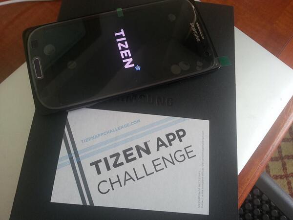 graynote's tweet photo. Samsung gives #tizen devices to developers that attend the tizen conference. http://t.co/vA95mLnFe1