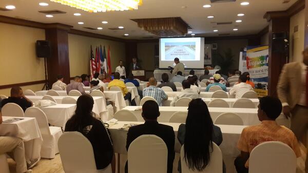 ConstruexpoRD's tweet photo. Conferencia: Nuevas soluciones de Infraestructura y Vivienda con el auspicio de @CEMEX http://t.co/3Zqns24PiW