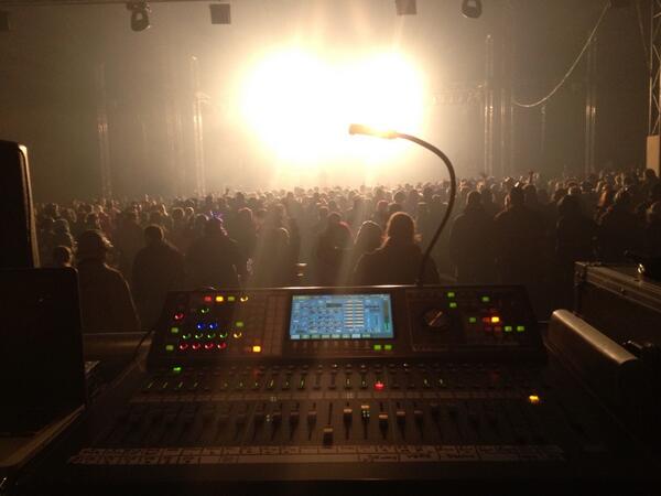CYeardsley's tweet photo. @onebigstar at glasto 2013 @RolandSG_UK coped beautifully with @Electro_Voice XLC #letsrock http://t.co/GJJCX3Llg2
