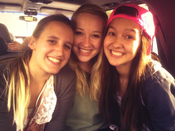 apartment_4's tweet photo. Reunited in Wisconsin! http://t.co/PNFP1NVqC6