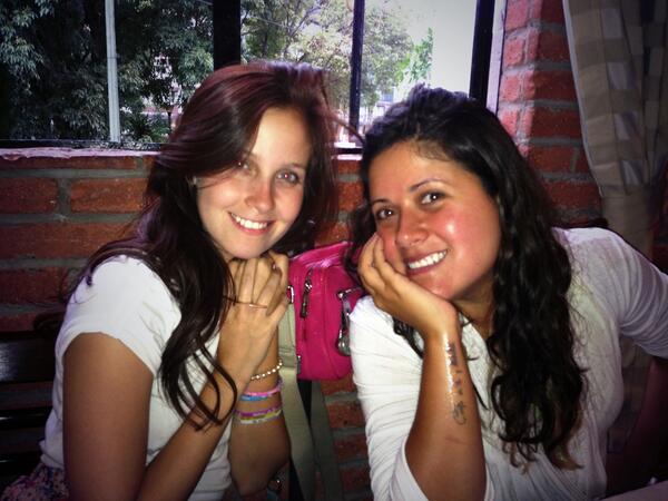 natdupeyron's tweet photo. ... Feliz cumpleaños hermana!! 🎈 @OdetteDupeyron http://t.co/X43mgsQXzJ