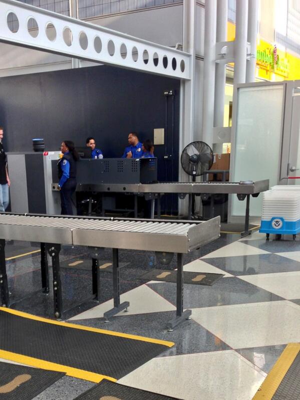 bta7's tweet image. Here are 4 of the Thousands Standing Around #tsafail #tsa #travel