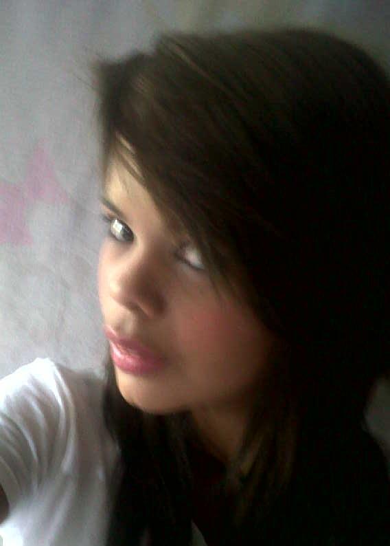 Acarolytriag's tweet photo. siempre yop triste .. pero llega alguien a cambiarme el dia :) http://t.co/ejxrMSpr2F