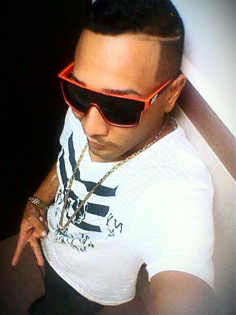 DJCHIWAPR's tweet photo. Trabajando duro Saludos 
P.R GRAX X TODO SELES KIERE ATT @DJCHIWAPR http://t.co/UsUZfth4G5