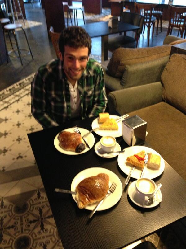 oiergabi's tweet photo. A desayunar! @Orbe90 http://t.co/ZPUUJAdrLu