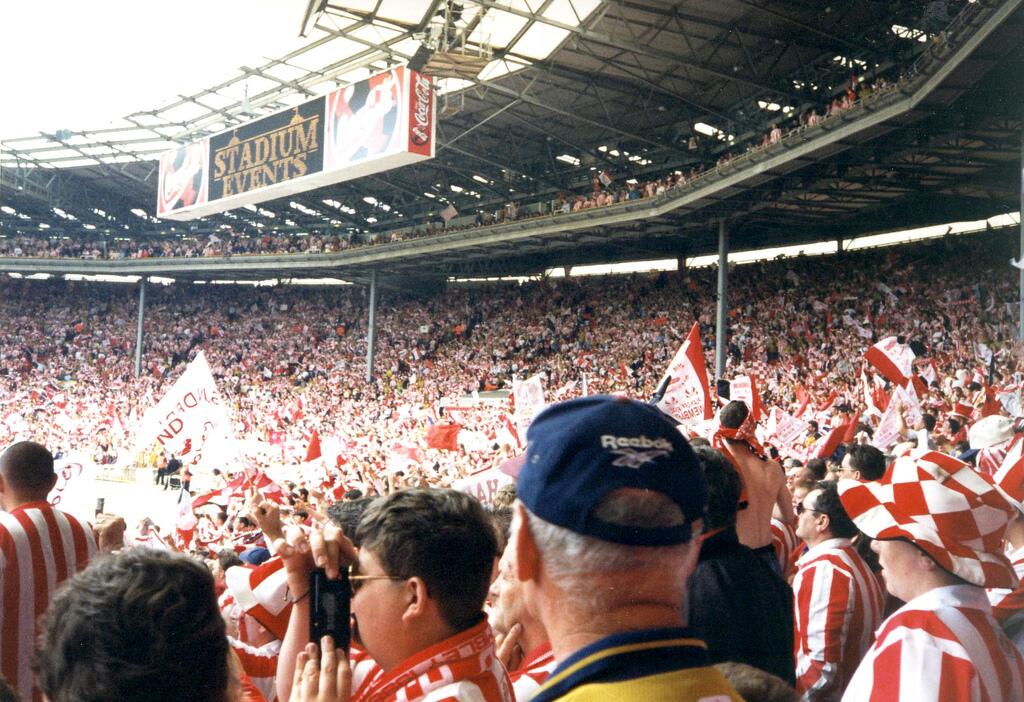 BLF9UrMCIAAJSmh.jpg:large