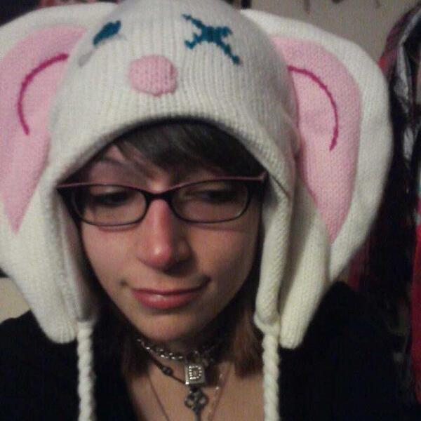 ReversedBeauty's tweet photo. I love this hat. Too bad I can't remember where I put it  >_> http://t.co/Ftv8Yn3E7Q
