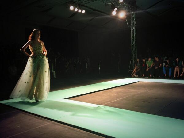 MetroMagPH's tweet photo. The lone princess in blue at Jerome Salaya Ang's "Mirror, Mirror" collection at #PhFW http://t.co/KnFkktODJT