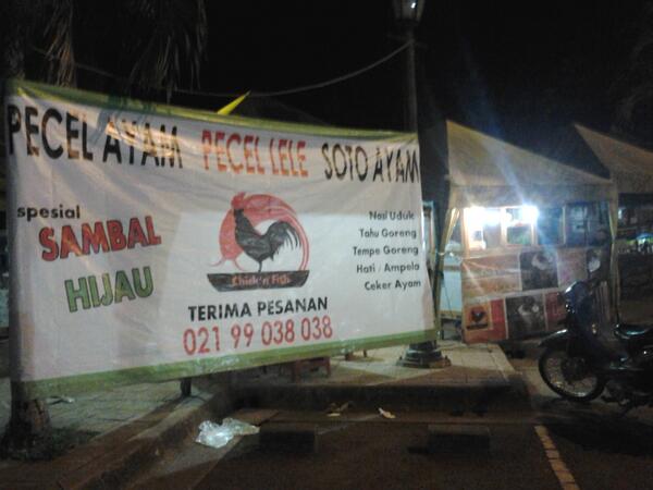 _MrFides's tweet photo. Wow.. Great!! RT @ChicknFishBSD: Ada menu baru niyy.... Soto ayam , cc @MeksyP @AlexGita Fides  ^^^^^ http://t.co/vysbZ9xgbc