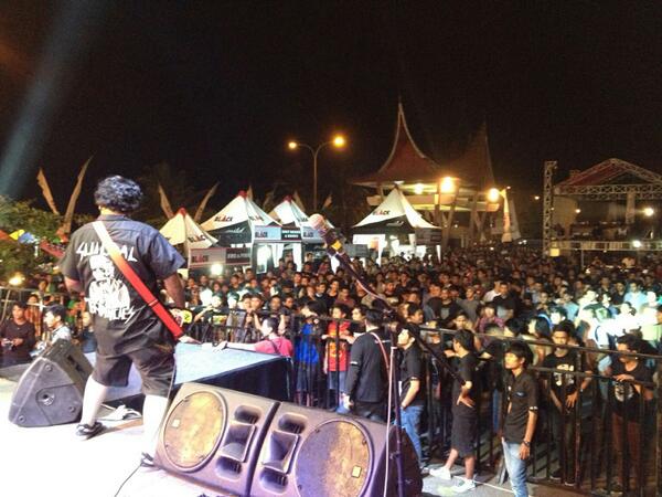 Govo kifil (Gokilll):) <a href="/official_GB/">GHOSTBUSTER</a>: Sadissss RT"<a href="/dannydagor/">danny haryadi</a>: Tadi malam bersama <a href="/official_GB/">GHOSTBUSTER</a> ""