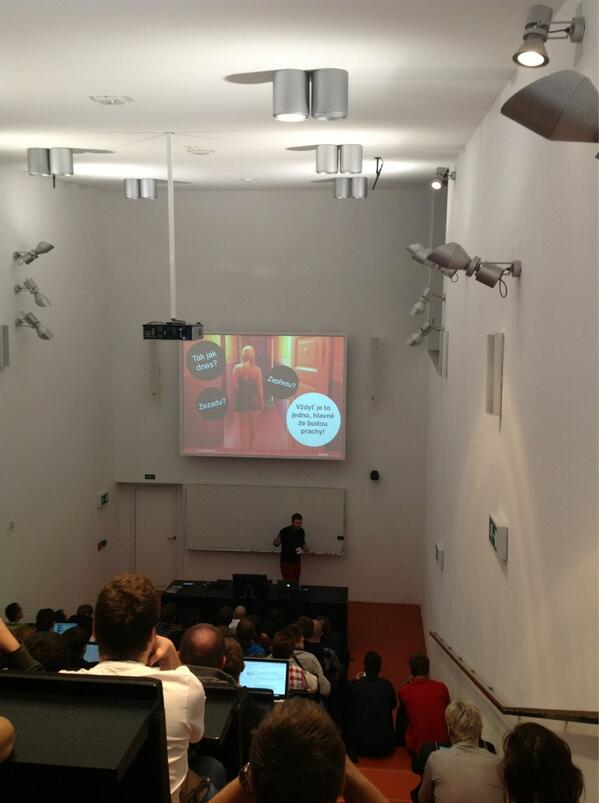 iosova's tweet photo. V iOS místnosti převladaji bullet pointy zdrojové kódy. Jiné místnosti jsou o něco zajímavější. #mDevCamp http://t.co/sIcNu4xbRi