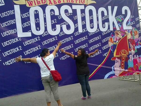 madamagatha's tweet photo. Wall of fame untuk foto2 Narsis #jogja #jogjamusik @locstockfest2 std. Maguwoharjo NOW!!!! http://t.co/1agFjCL886