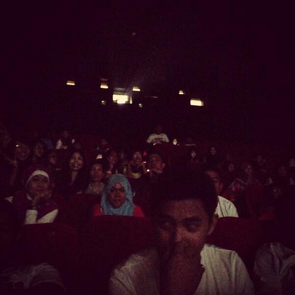 Alhamdulilah...RT <a href="/LunaMaya26/">luna maya</a> Makasar full house!! Yeey... Thank you... Bsk nonton lagi ajak keluarga dong :)