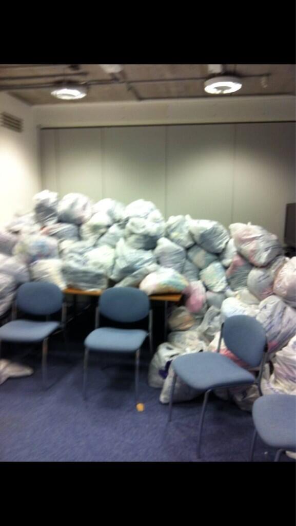 becksyb's tweet image. Over 200 bags of clothes for @CR_UK from @SlimmingWorld members in and round weston super mare x #proud #slimmers