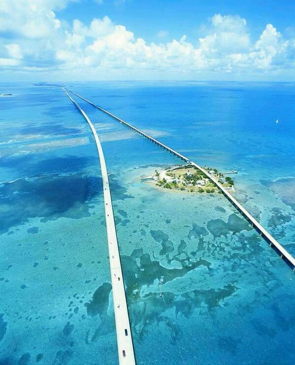NaturPictures's tweet photo. Puente de siete millas, cayos de la Florida, Estados Unidos. http://t.co/ldT8Yr60U4
