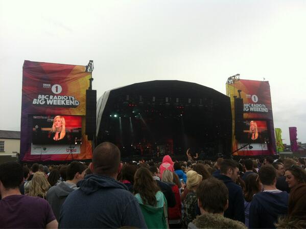 DiscoverNILIVE's tweet photo. Ellie Goulding on the main stage @BBCR1 #BigWeekend http://t.co/KsUnvIngao