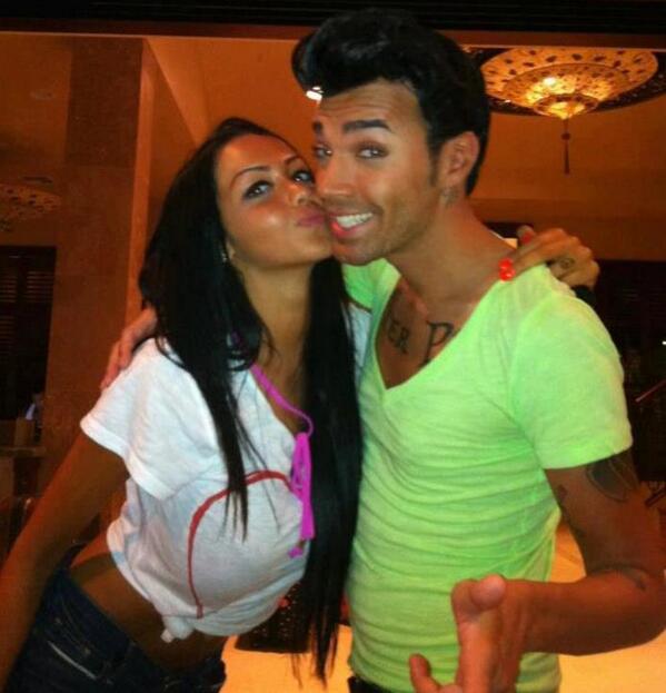 NabillaAnge's tweet photo. Nabilla & Bruno l'amitié trop swag des #Anges4 ❤ @leonnaboo @BrunoPeterPanTV 💋 http://t.co/Tby6hAxLQX