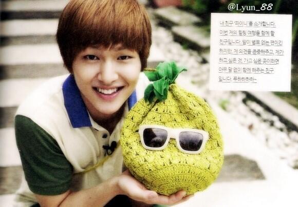 SCAN/HQ} ONEW and PINee - SHINee's Surprise Vacation photo book