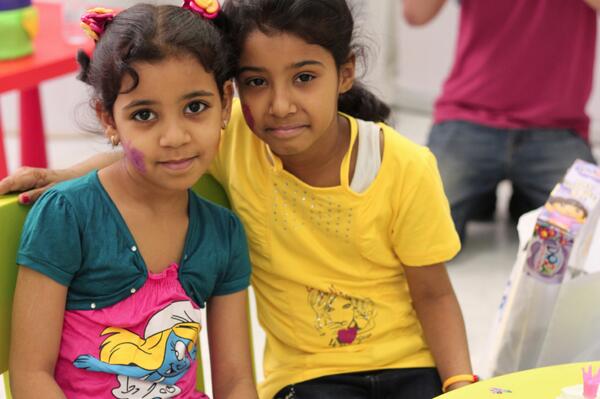 Be_Positive_pnu's tweet photo. ركن حملة كُن إيجابياً - #مركز_الملك_فهد_الثقافي ١٦ مايو #be_positive_pnu #pnu_m1 http://t.co/S8Oiicko7H