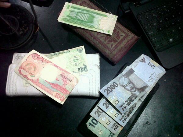 madamaradio's tweet image. Ini dia #GEMINI kt mlm ini. Kita nantangin km utk pamerin isi dompet. Bakal ada hadiahnya loh paramuda #ExitPermit