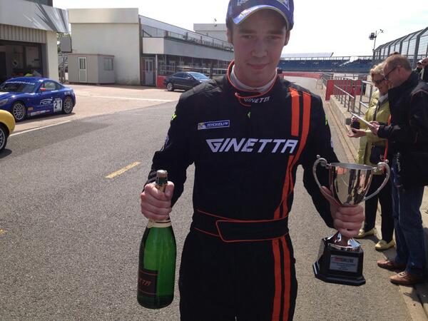 reflex_racinggb's tweet image. @driverstees @HendersonNE @F1_Raymond_F1 great result in the Ginetta Gt5 challenge @LukeEDavenport makes it to P2