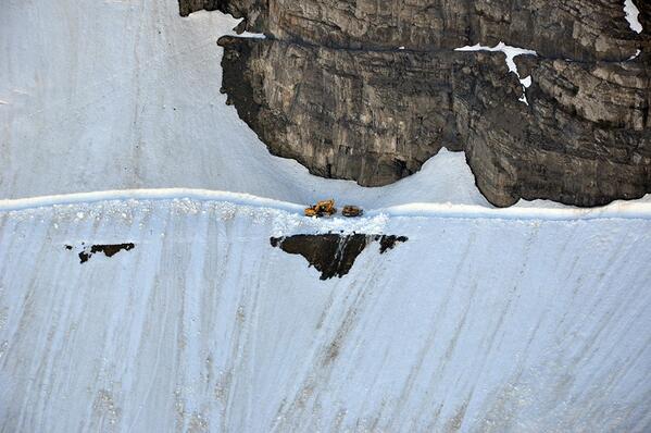 VoicesOfTourism's tweet photo. Talk about tough jobs - I don't envy the plowers at Glacier Natl. Park, but am grateful for them. @GlacierNPS http://t.co/cebK2RA2gj