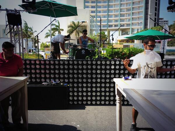 thejuanras's tweet photo. Soundcheck para el aniversario de @theblackpub esta noche! Chingonnnn chingonn http://t.co/WZtlOjOC7E