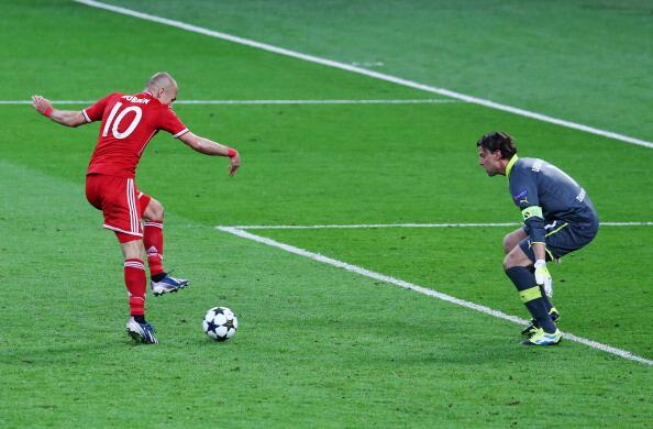 Wembley Stadium Picture This Is The Moment Arjen Robben Won The Champions League Trophy For Fcbayern Uclfinal Http T Co Stvmjgeocq
