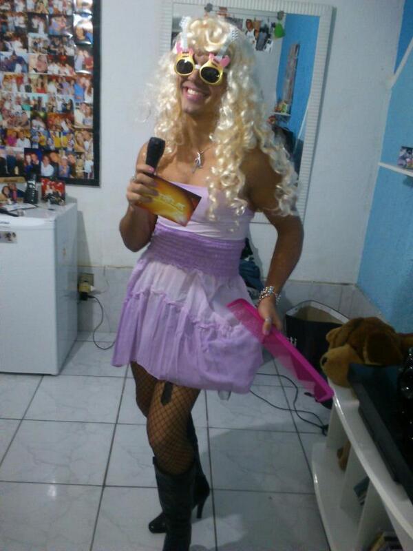 Kkkkk! Hilario!“<a href="/Renan_ksyvickis/">Renan ksyvickis</a>: Eu parodiando a minha eterna: <a href="/angelicaksy/">Angélica Huck</a>  #amo ”